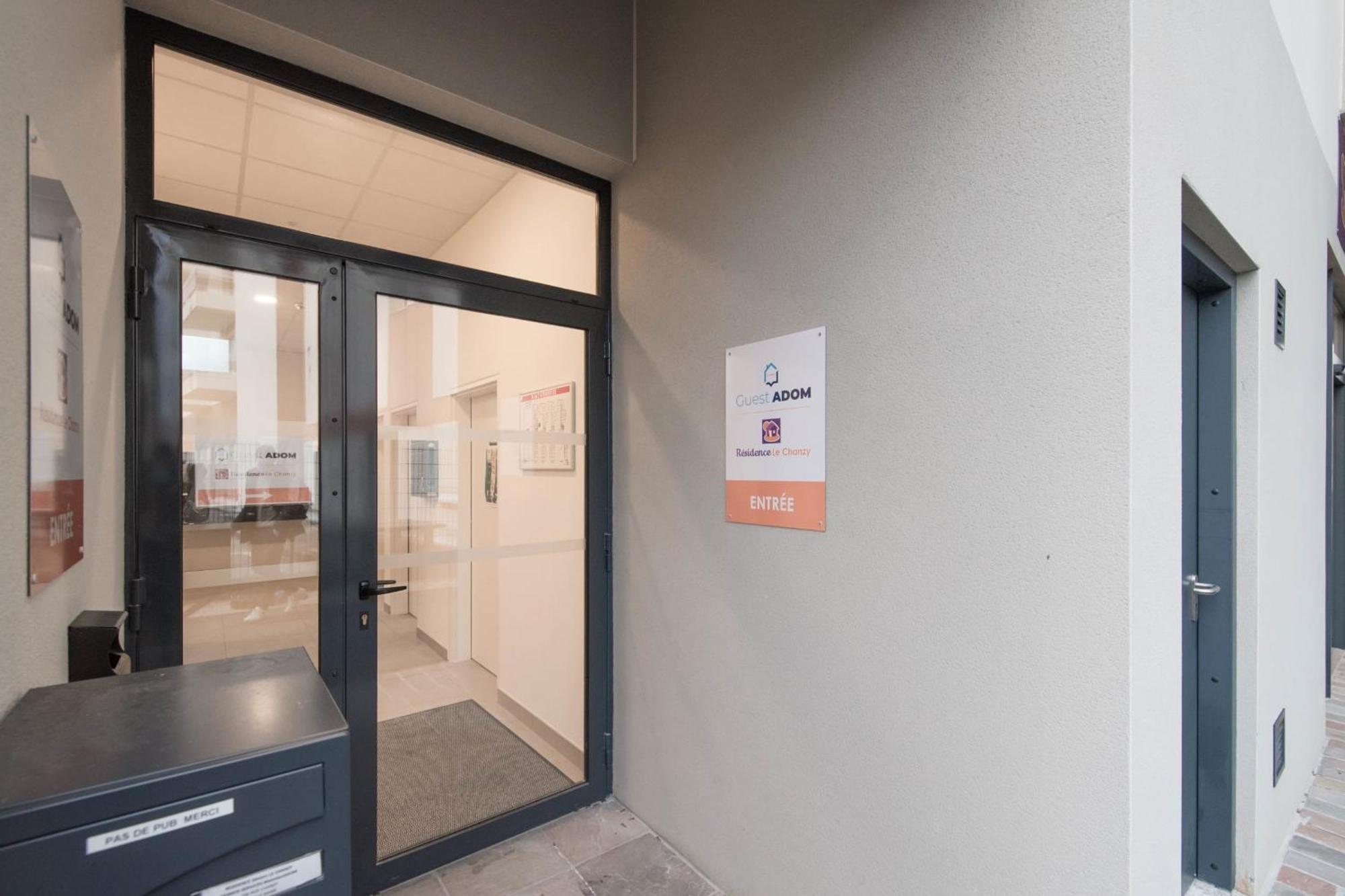 Apartamento PIERRICK - Studio proche gare, Wifi, arrivée 24 24 Le Mans Exterior foto